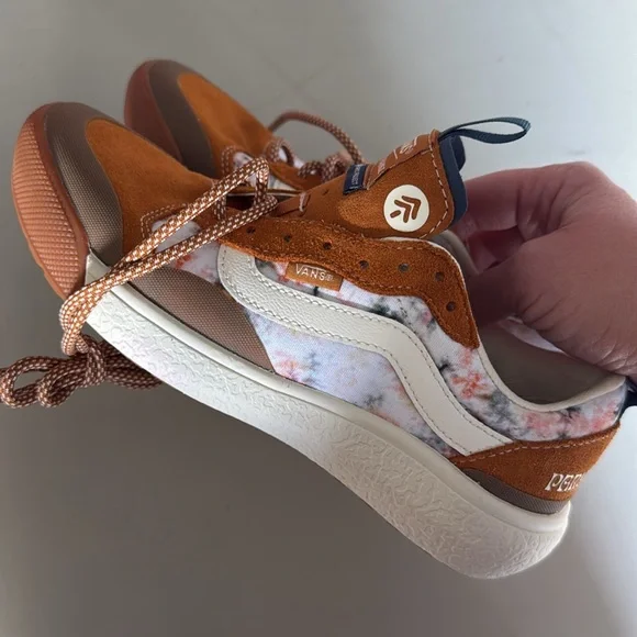 Vans Orange and Blue Sneakers with brown leather accents - Picture 4 of 7